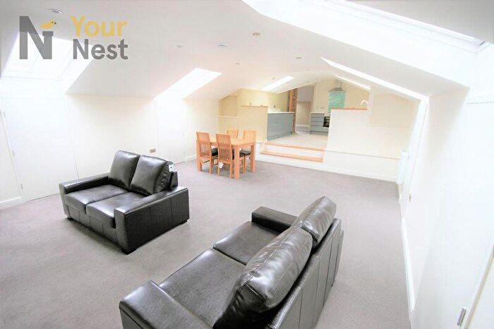 2 Bedroom Apartment To Rent In Flat, Park View, Headingley., LS6
