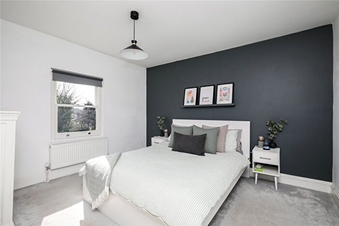 2 Bedroom Flat For Sale In Mill Hill Road, London, W3