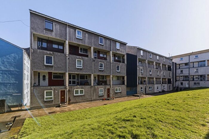 2 Bedroom Flat For Sale In Dumbiedykes Road, Edinburgh, EH8