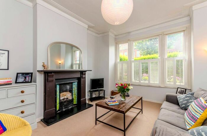 1 Bedroom Flat To Rent In Earlsfield Road, Earlsfield, London, SW18