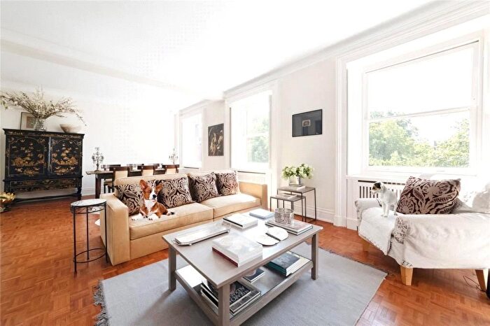2 Bedroom Flat To Rent In Cadogan Square, Knightsbridge, London, SW1X