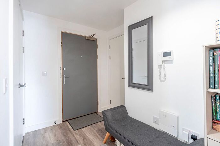 2 Bedroom Flat For Sale In Geoffrey Watling Way, Norwich, NR1