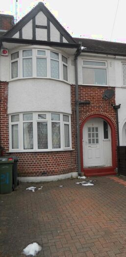 3 Bedroom Terraced House To Rent In Willow Way, Luton, LU3