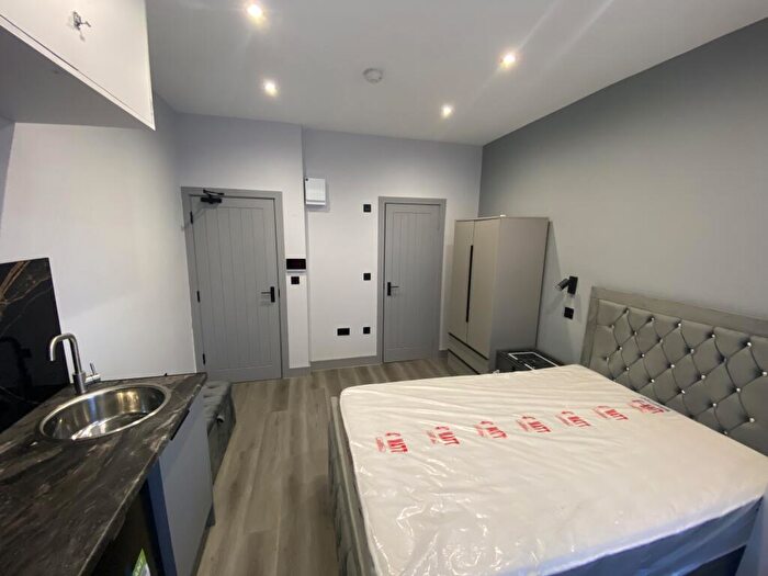 Studio To Rent In Bournemouth Park Road Southend On Sea, SS2