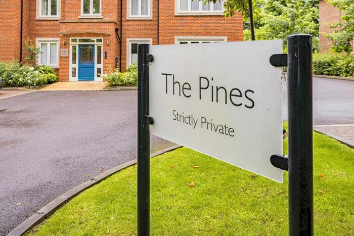 2 Bedroom Flat For Sale In Amersham Road, High Wycombe, HP13