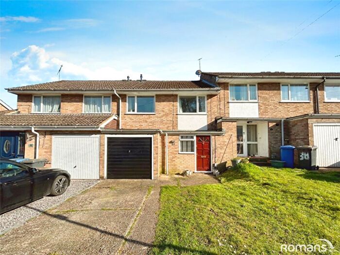 3 Bedroom Terraced House For Sale In Whitley Road, Yateley, Hampshire, GU46