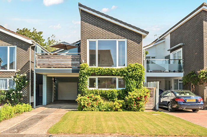 3 Bedroom Detached House For Sale In Arundel Way, Highcliffe, Christchurch, BH23