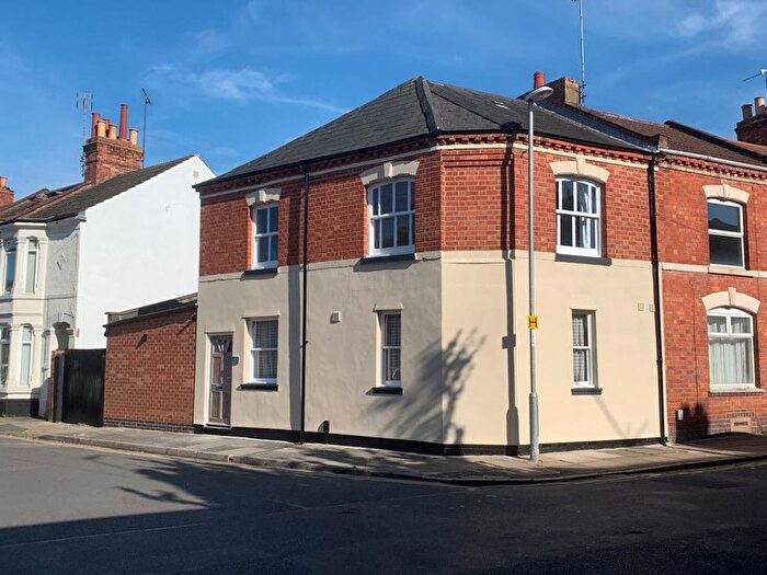 6 Bedroom Terraced House To Rent In Burns Street, Abington, Northampton, NN1