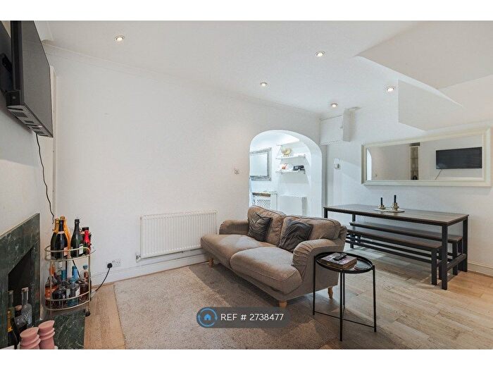 2 Bedroom Flat To Rent In Meath Street, London, SW11