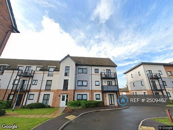2 Bedroom Flat To Rent In Sovereign Place, Hatfield, AL9