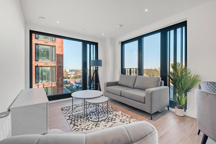 2 Bedroom Apartment To Rent In Belmont Wharf, Glasswater Locks, B4