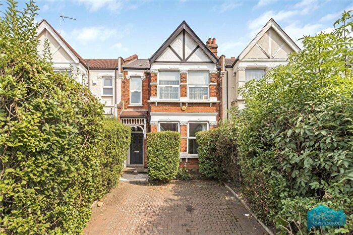 2 Bedroom Apartment For Sale In Colney Hatch Lane, London, N10