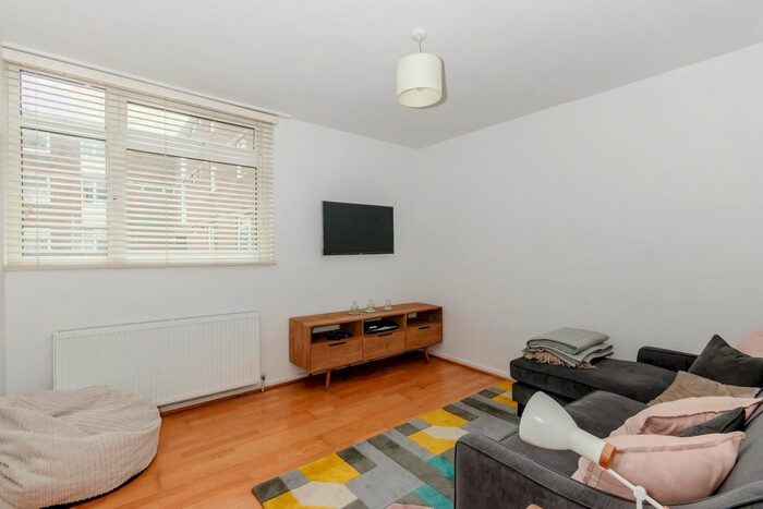 1 Bedroom Flat To Rent In Carminia Road, London, SW17