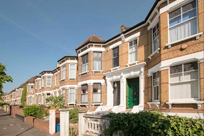 4 Bedroom Flat To Rent In Newick Road, London, E5
