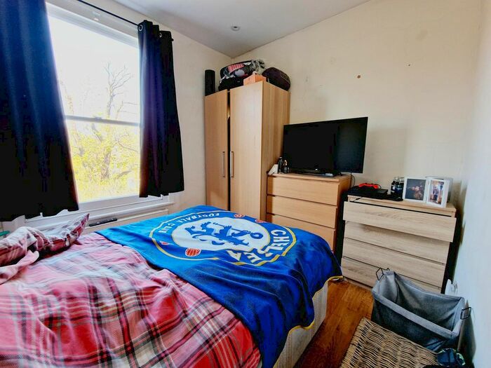 2 Bedroom Flat To Rent In Hartham Road, London, N7