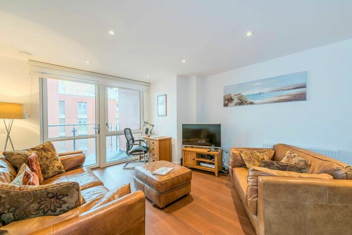 1 Bedroom Flat To Rent In High Street, Brentford, TW8