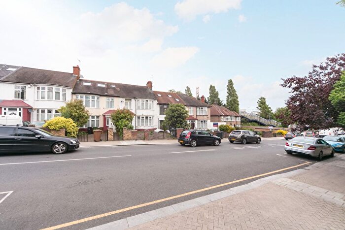 6 Bedroom Semi-detached House For Sale In Ravensbourne Park, London, SE6
