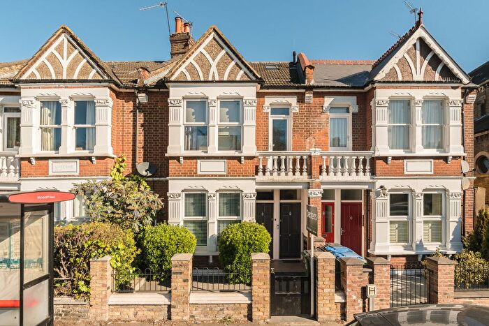2 Bedroom Maisonette For Sale In Charlton Road, Charlton, London, SE7
