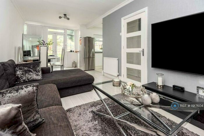 3 Bedroom Semi-Detached House To Rent In Whitecroft Road, Birmingham, B26