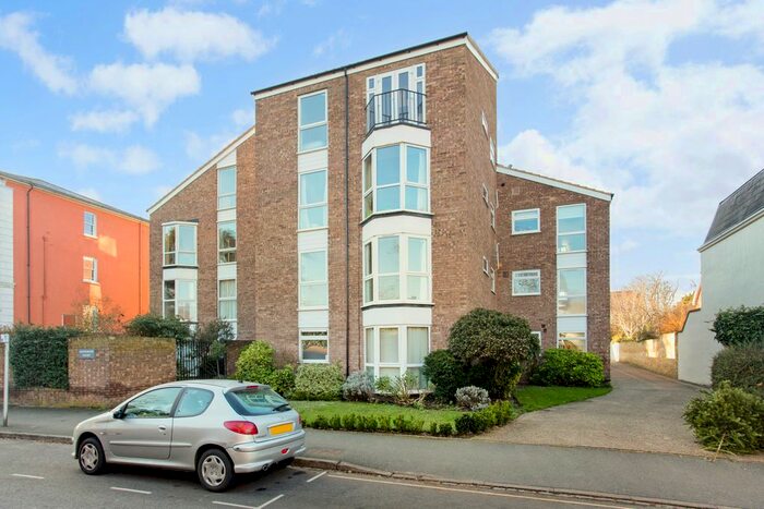 2 Bedroom Flat To Rent In Winterton Court, Lower Teddington Road, Hampton Wick, Kingston Upon Thames, KT1
