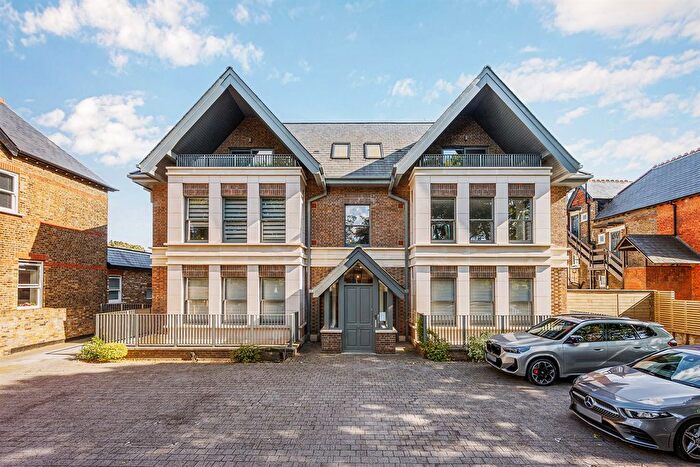 3 Bedroom Flat To Rent In Carlton Road, London, W5