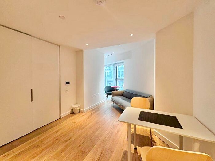 Studio To Rent In Electric Boulevard, London, SW11