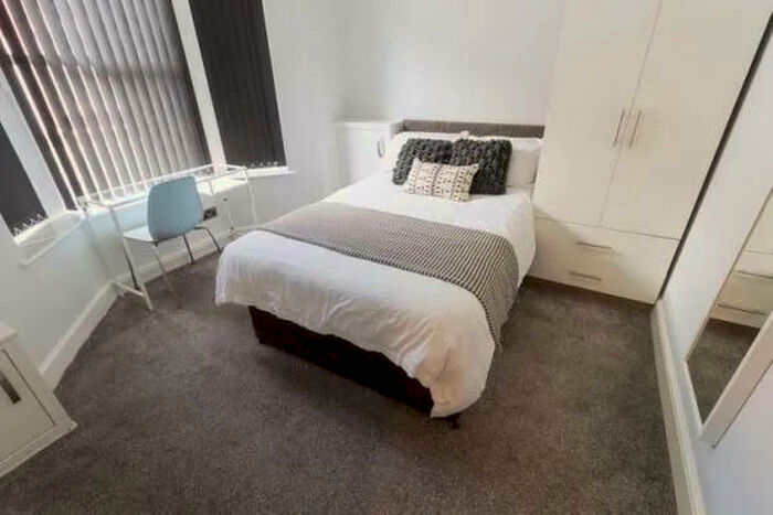 6 Bedroom House To Rent In Halsbury Road, Liverpool, L6