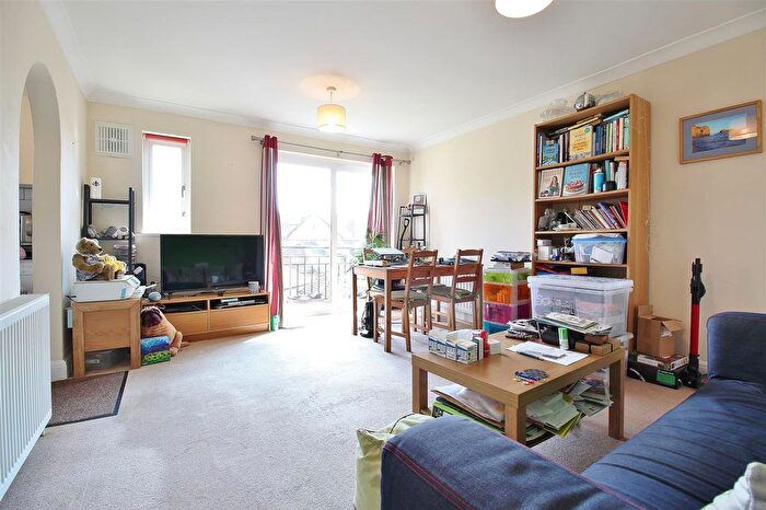 1 Bedroom Flat To Rent In Manor House Way, Isleworth, TW7