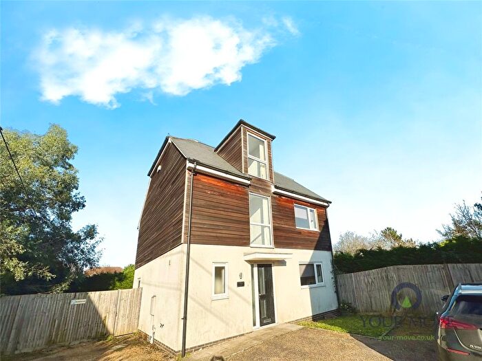 4 Bedroom Detached House To Rent In Hollow Lane, Snodland, Kent, ME6