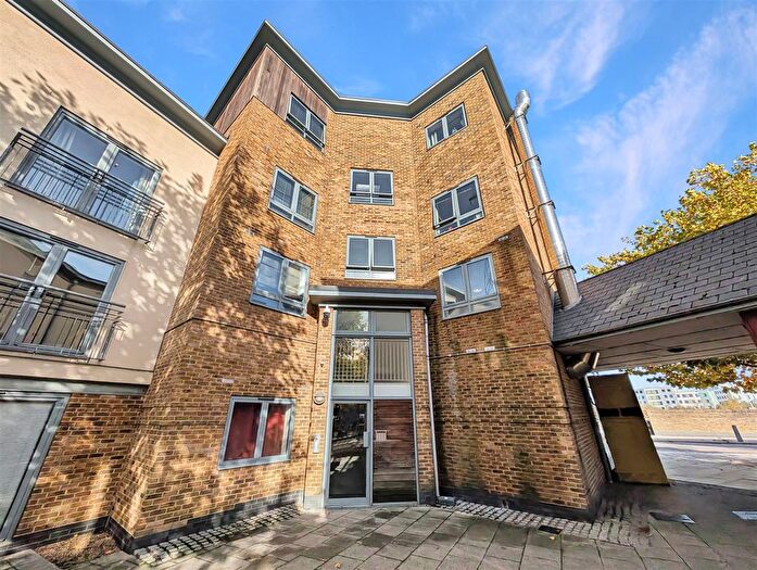 3 Bedroom Flat To Rent In Ballantyne Drive, Colchester, CO2