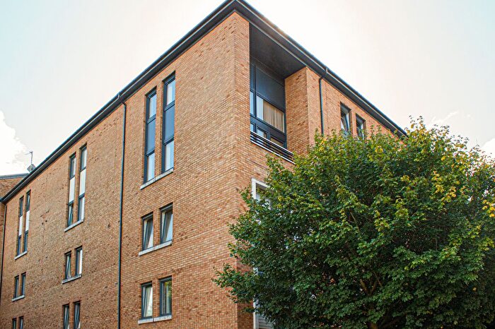 3 Bedroom Flat To Rent In Minerva Way, Glasgow, G3