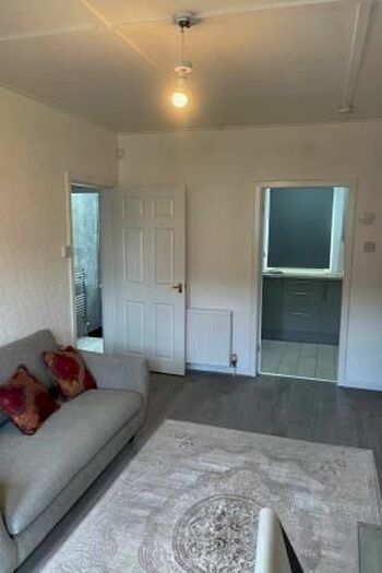 2 Bedroom Flat To Rent In Stenhouse Avenue, Edinburgh, EH11