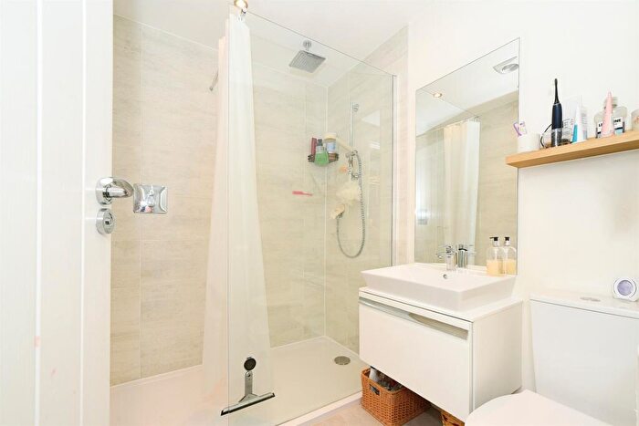 4 Bedroom End Of Terrace House For Sale In Homington Terrace, Swindon, SN3
