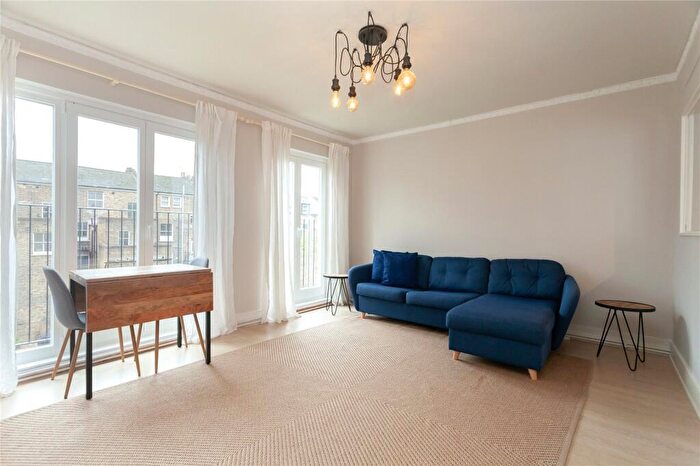 1 Bedroom Flat To Rent In Navarino Road, Hackney, E8
