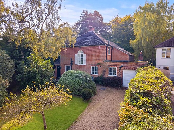 4 Bedroom Detached House For Sale In Woodlands Close, Ascot, SL5