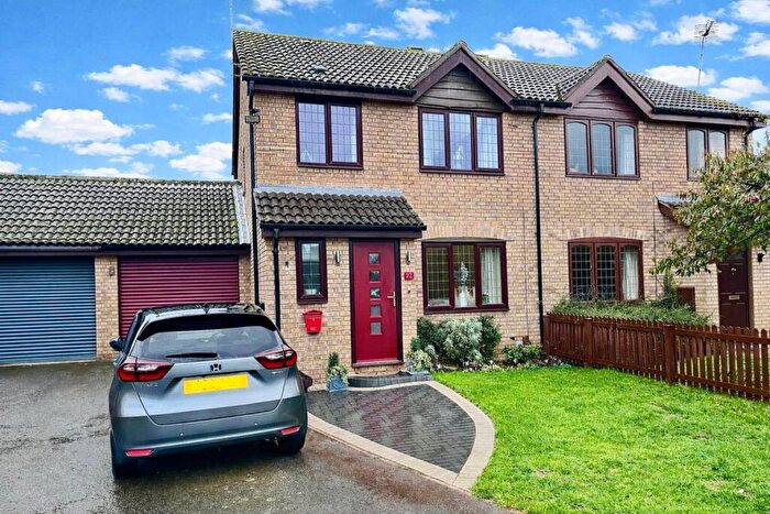 3 Bedroom Semi Detached House For Sale In Flora Thompson Drive, Newport Pagnell, MK16