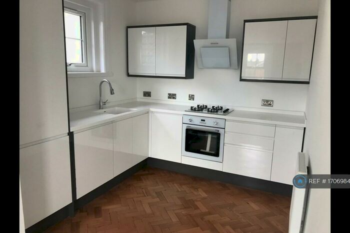 2 Bedroom Flat To Rent In Vista Court, Bebington, Wirral, CH63