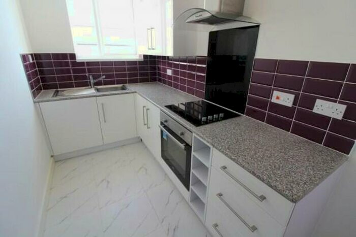 2 Bedroom Flat To Rent In Broadway Cardiff, CF24