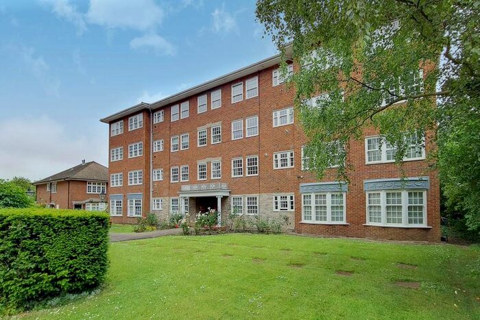 2 Bedroom Flat To Rent In Wimbledon Park Side, Wimbledon Common, London, SW19