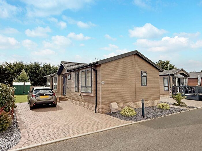 2 Bedroom Mobile/park Home For Sale In Bucklesham Park, The Heath, Bucklesham, Ipswich, IP10
