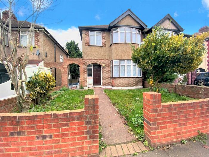 4 Bedroom Semi-Detached House To Rent In Willow Gardens, Hounslow TW3