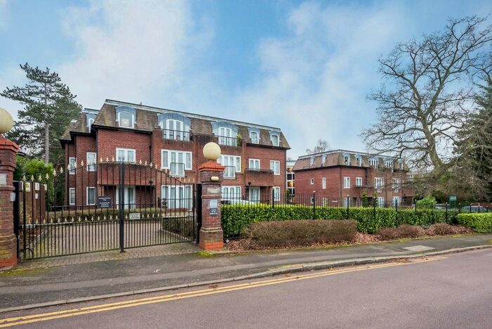 3 Bedroom Flat To Rent In Eastbury Avenue, Northwood, HA6