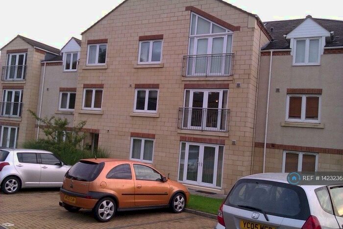 2 Bedroom Flat To Rent In Woodside Court, Horsforth, Leeds, LS18