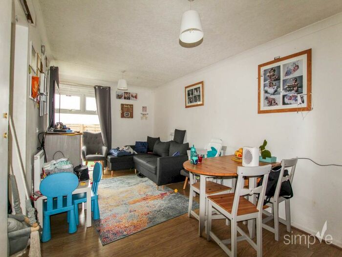 1 Bedroom Flat To Rent In Burgess Close, Feltham, Middlesex, TW13