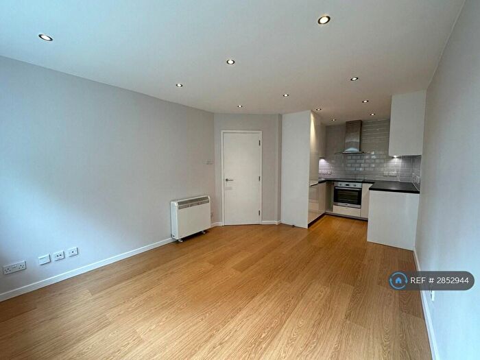1 Bedroom Flat To Rent In Archers Lodge, London, SE16