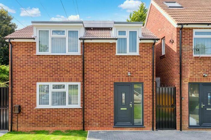 3 Bedroom Detached House To Rent In Booth Drive, Staines, TW18