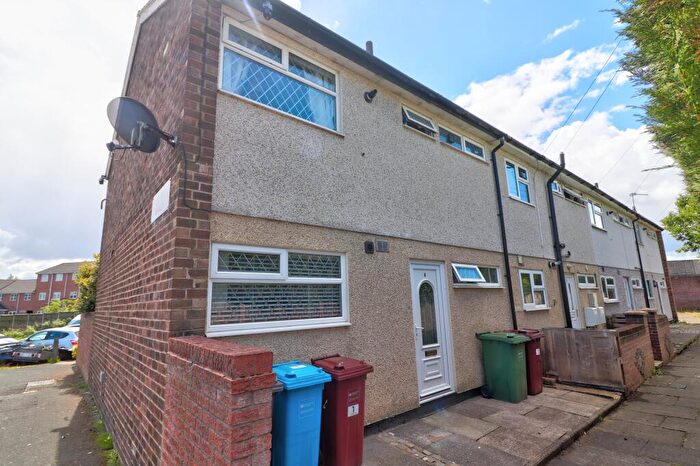 3 Bedroom End Of Terrace House For Sale In Oxhill Walk, Manchester, M40