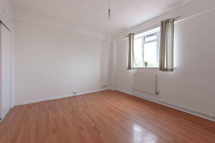 2 Bedroom Flat For Sale In Shoot Up Hill, Kilburn, London, NW2