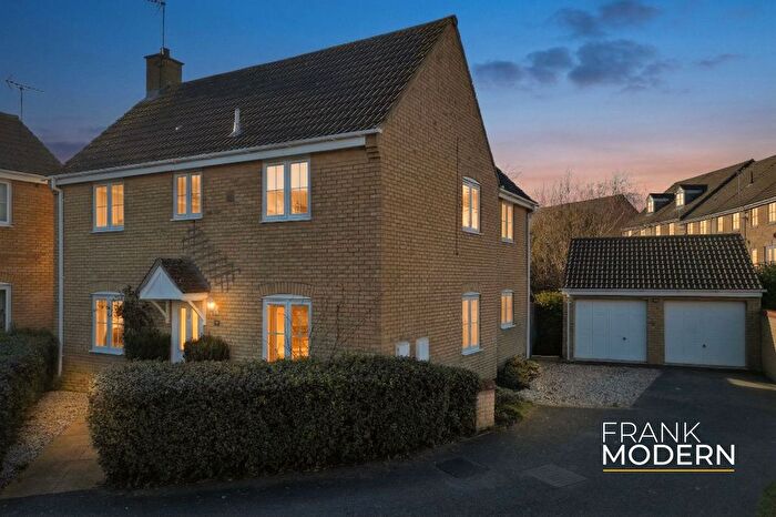 4 Bedroom Detached House For Sale In Boleyn Avenue, Peterborough, PE2