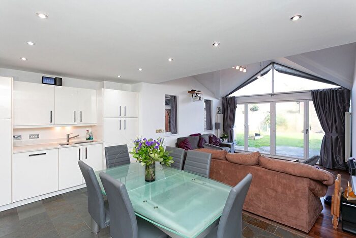 4 Bedroom Detached House To Rent In Westland Close, Watford, Leavesden, WD25